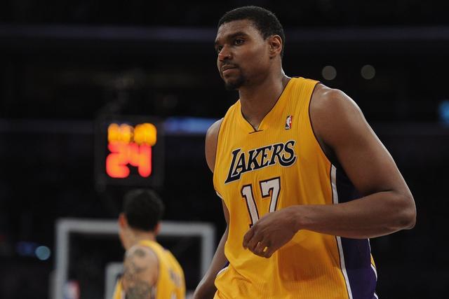 周琦8板3帽首钢逆转广州 邹阳20+10福建负青岛